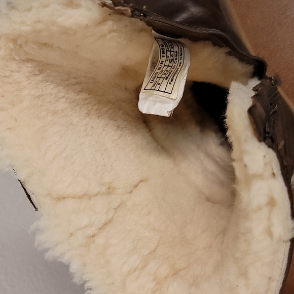 👢Authentic UGG Leather Boots - Picture 14 of 17